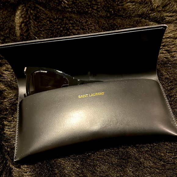 Saint Laurent - Picture 3 of 9